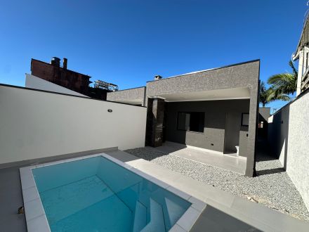 REF 216 - Casa nos Balneários 